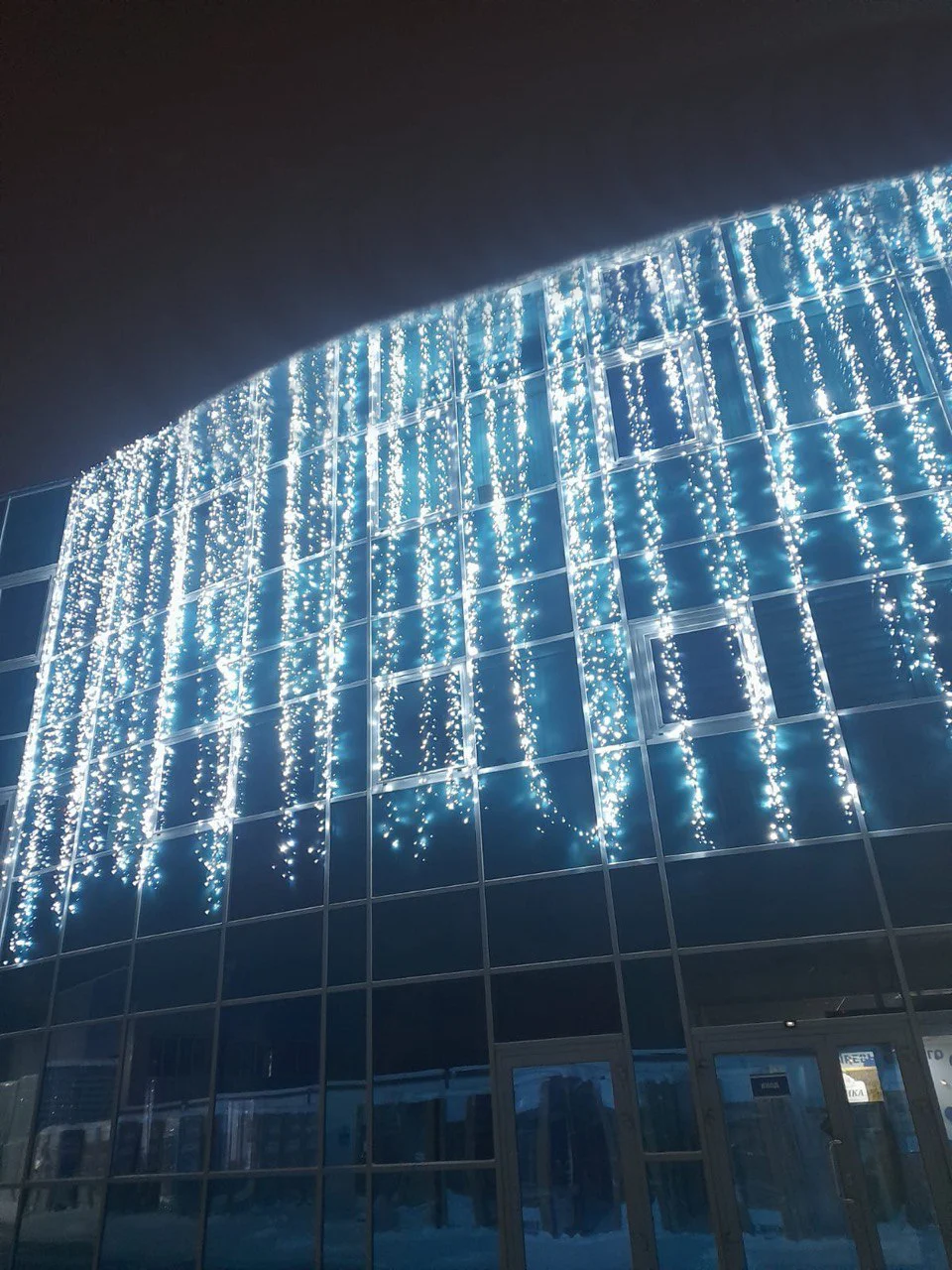 Световой занавес на фасаде