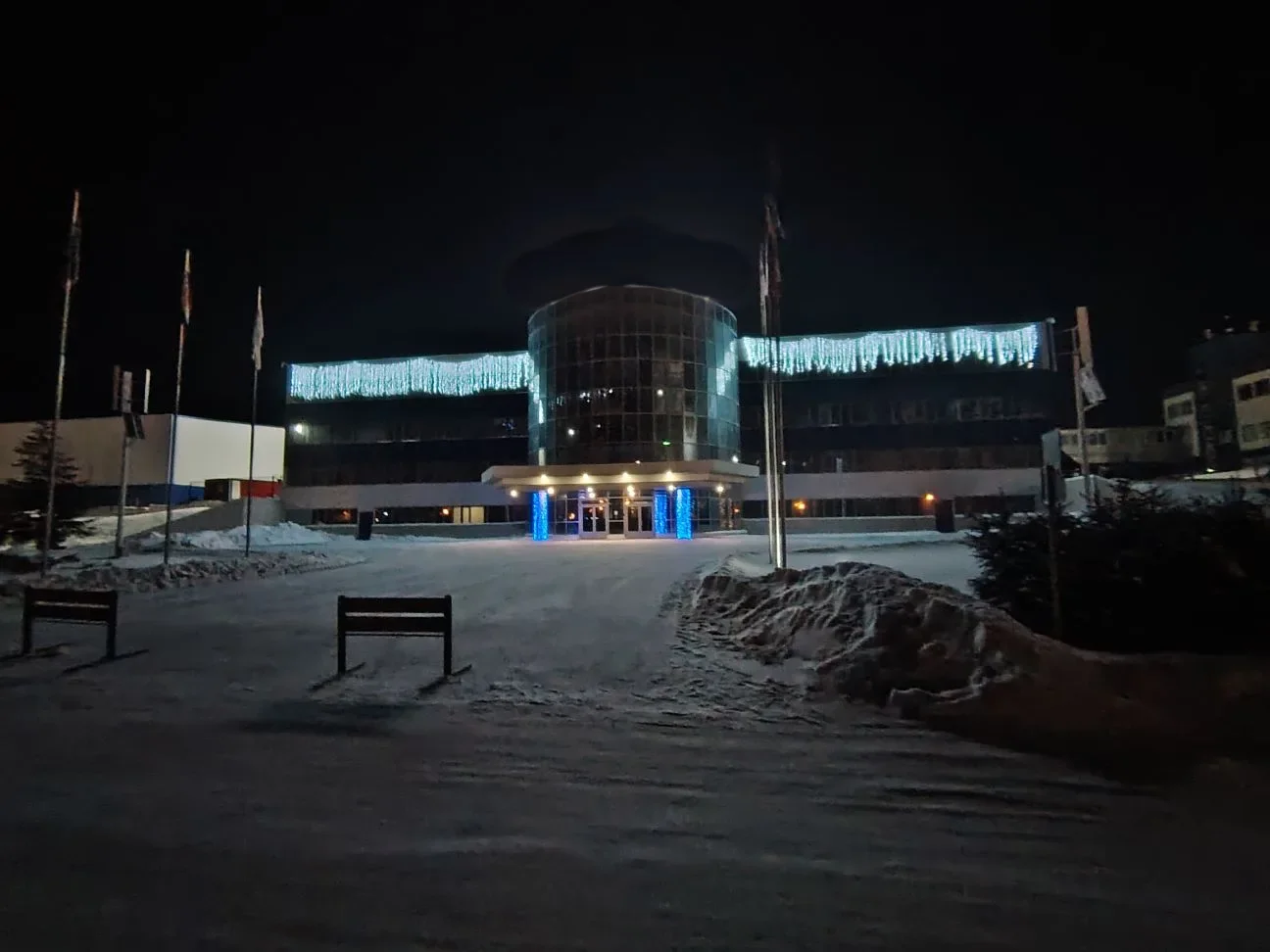 Световое оформление фасада промышленного здания