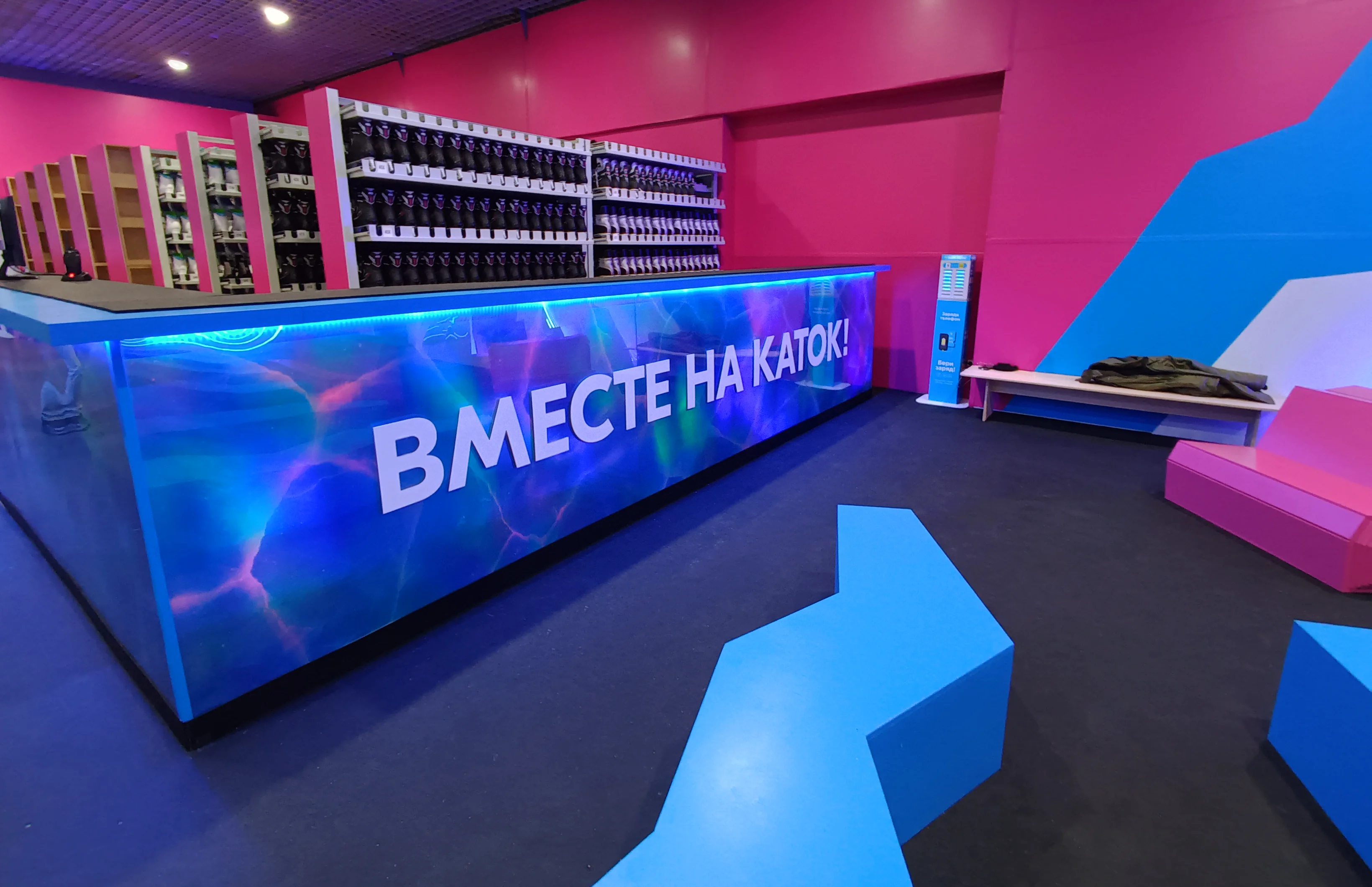 Ozon ВДНХ — внутреннее пространство